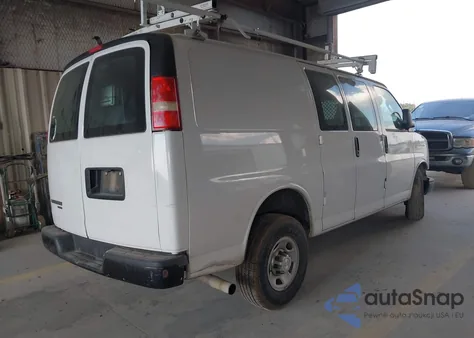 2016 Chevrolet Express 2500 Work Van z USA, uszkodzony, nr VIN 1GCWGAFF9G1167338